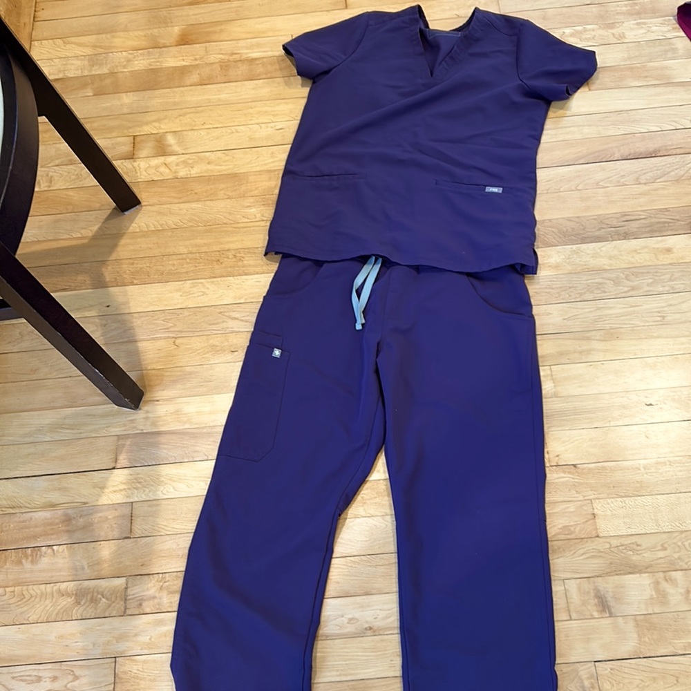 Size Medium Figs scrub set in Purple Shadow. New without tags.